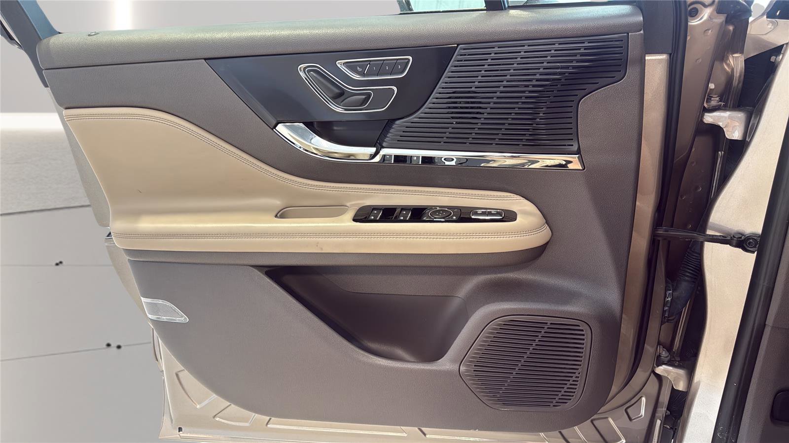 Used 2020 Lincoln Corsair AWD w/ Equipment Group 101A image 19