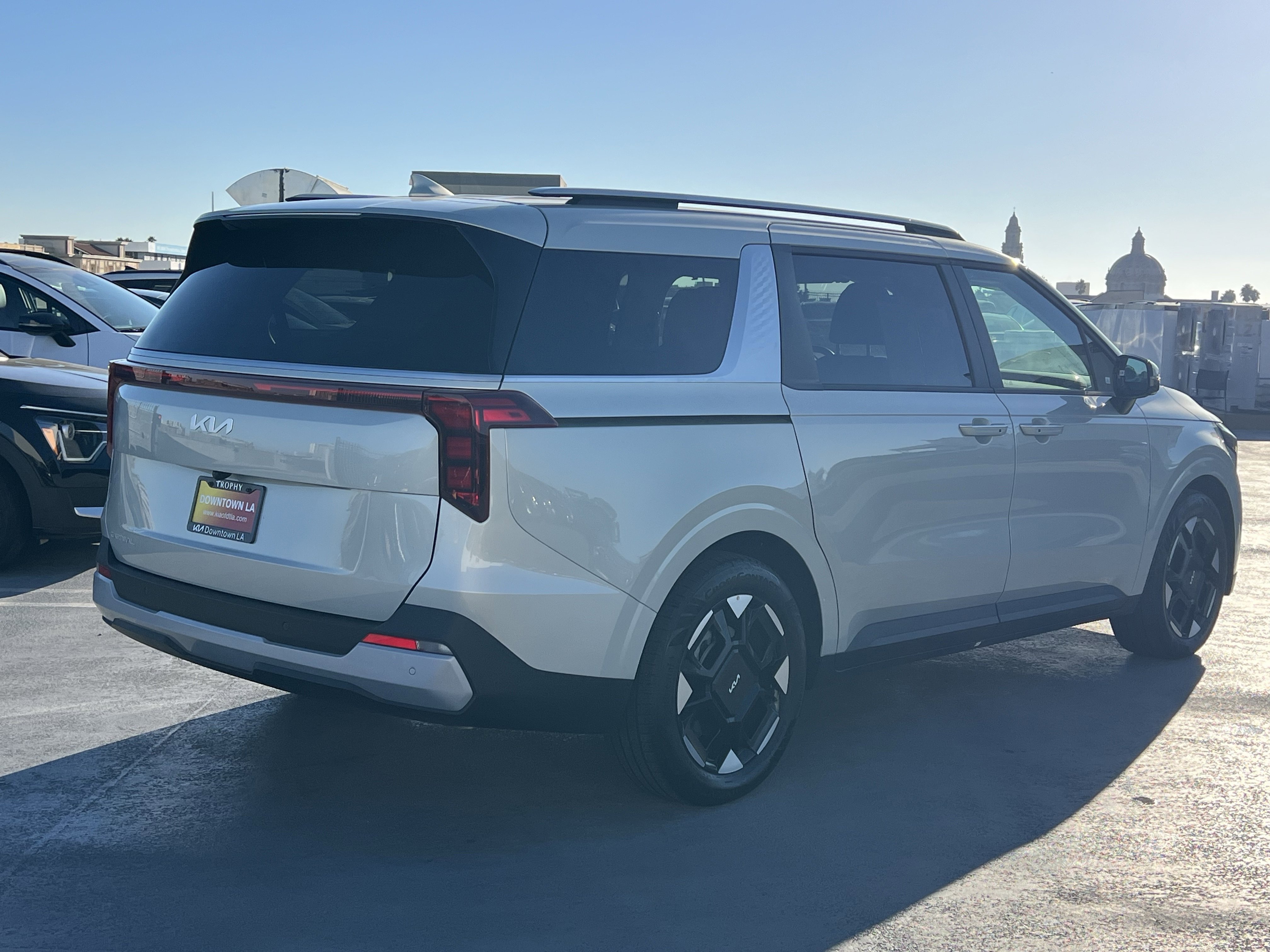 Certified 2025 Kia Carnival EX image 6