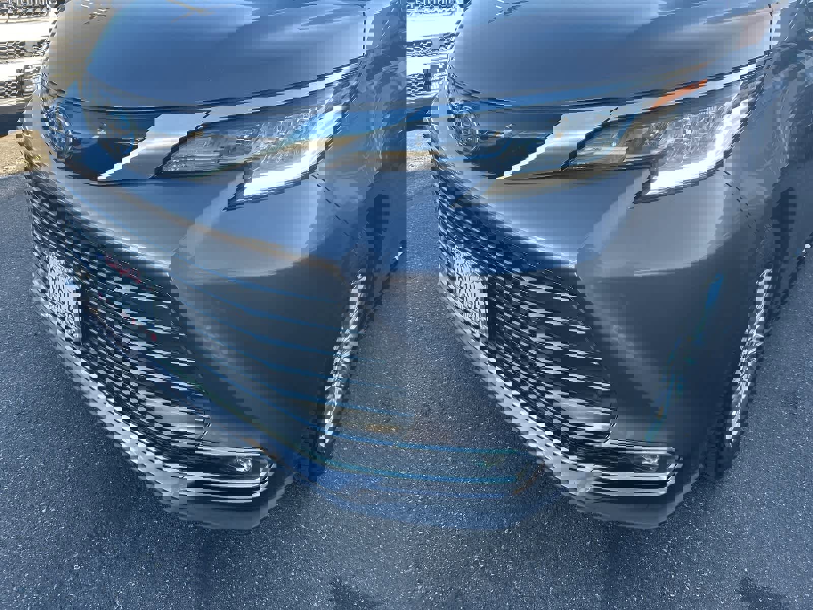 Used 2022 Toyota Sienna Limited image 11