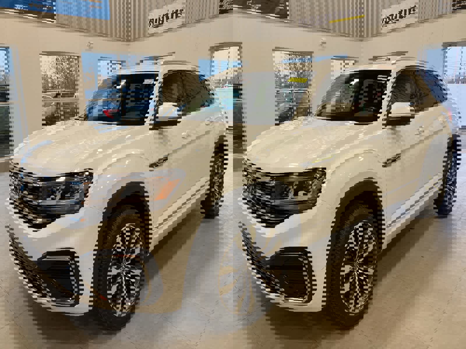 Used 2023 Volkswagen Atlas Cross Sport SEL Premium R-Line image 1