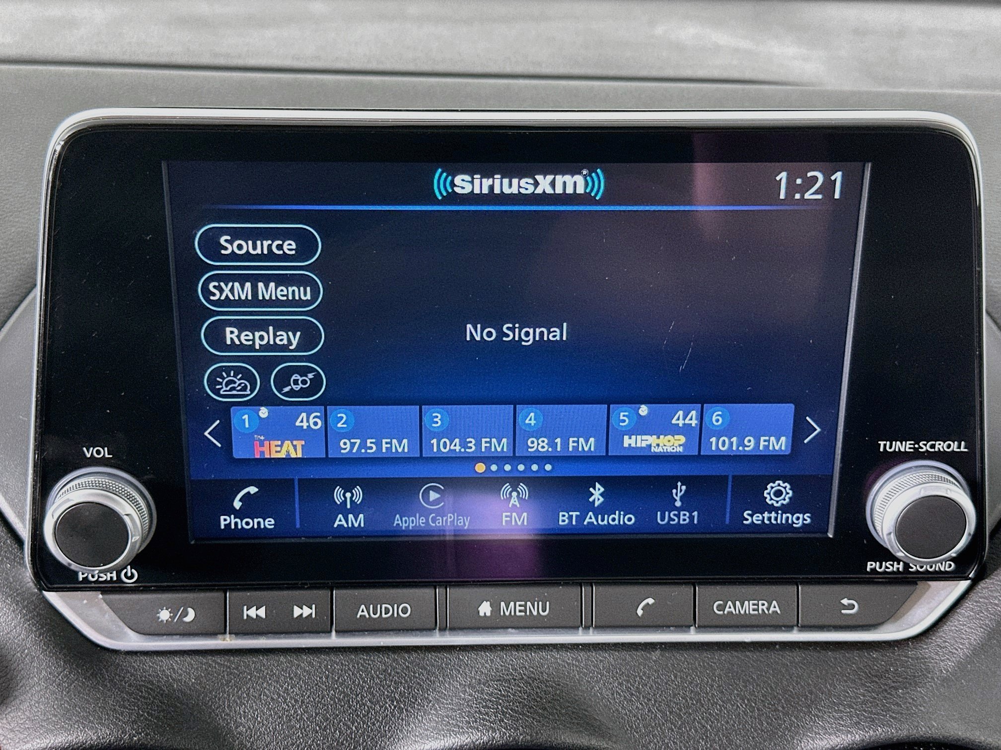 Used 2025 Nissan Sentra SR FWD image 19