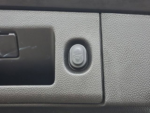 Used 2020 Chevrolet Suburban Premier image 33