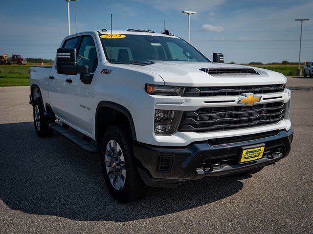 Used 2024 Chevrolet Silverado 2500 Custom w/ Custom Value Package image 3