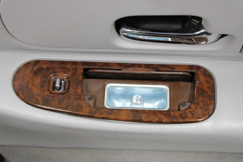 Used 2002 Lincoln Town Car Executive image 34