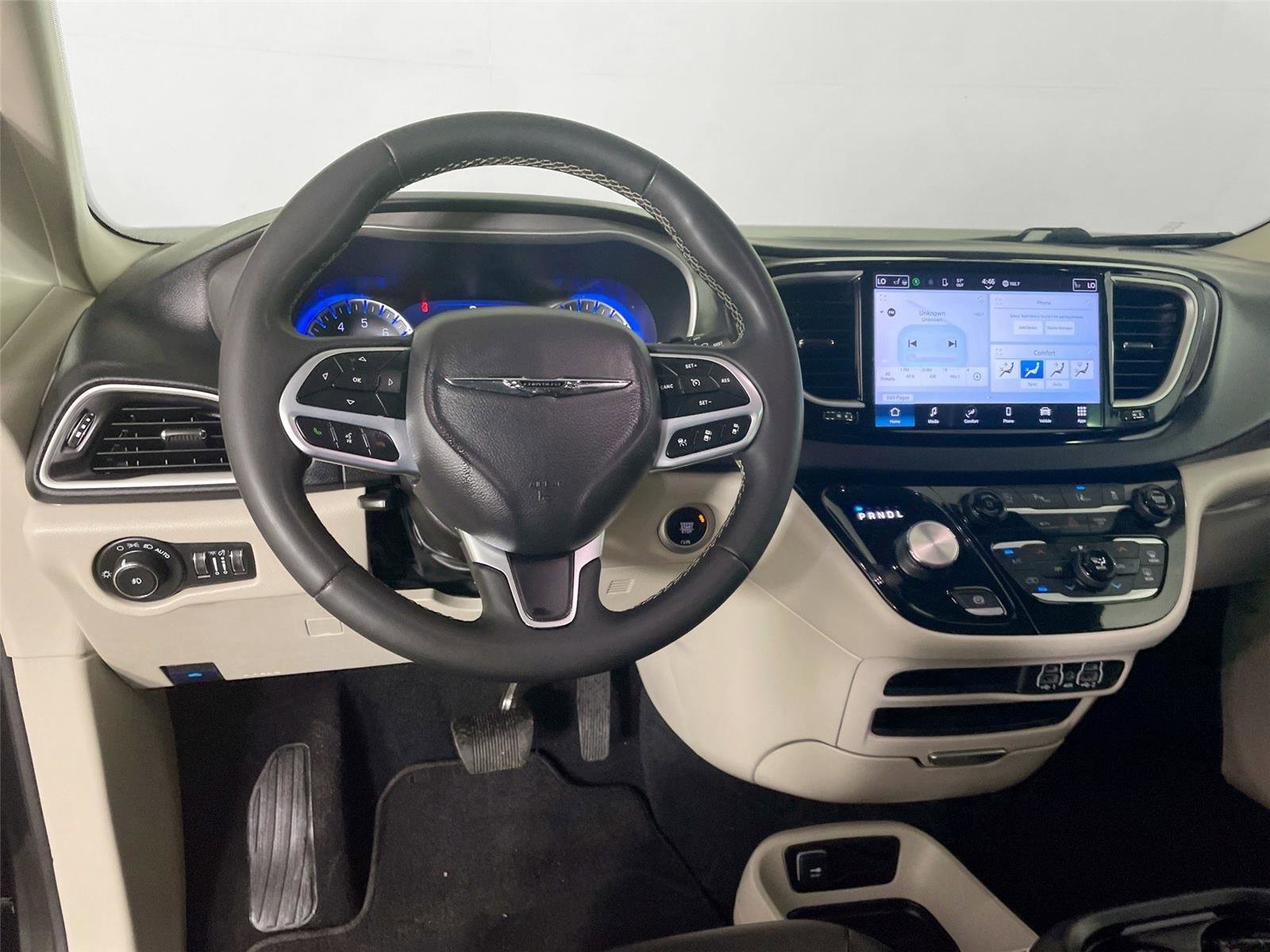 Used 2024 Chrysler Pacifica Touring-L image 22