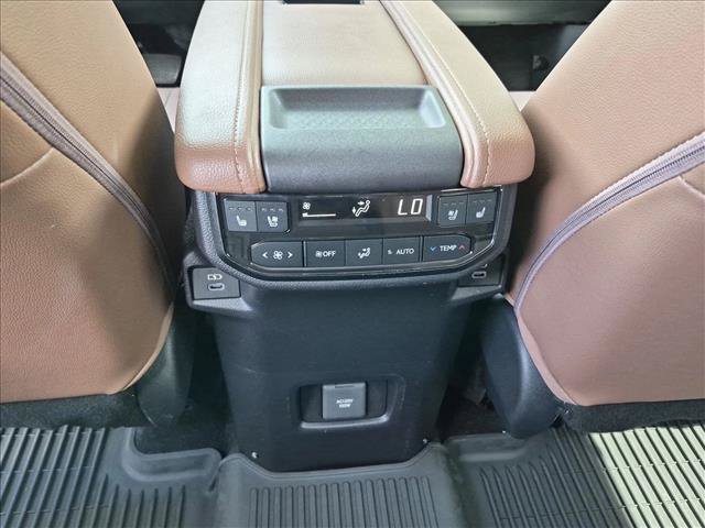 Used 2025 Toyota Grand Highlander AWD image 16