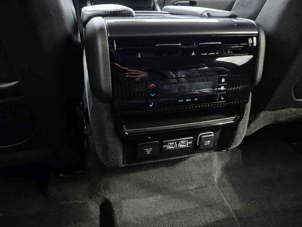 Used 2023 Jeep Wagoneer 4WD w/ Premium Group I image 22