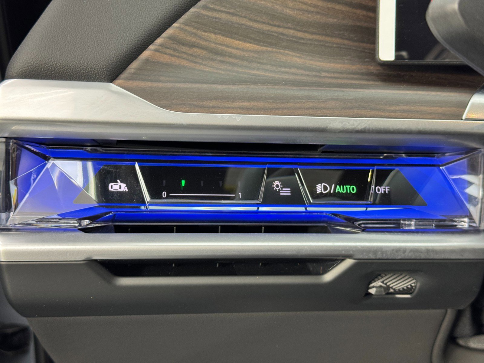 Used 2023 BMW i7 xDrive60 w/ Executive Package 2 image 19