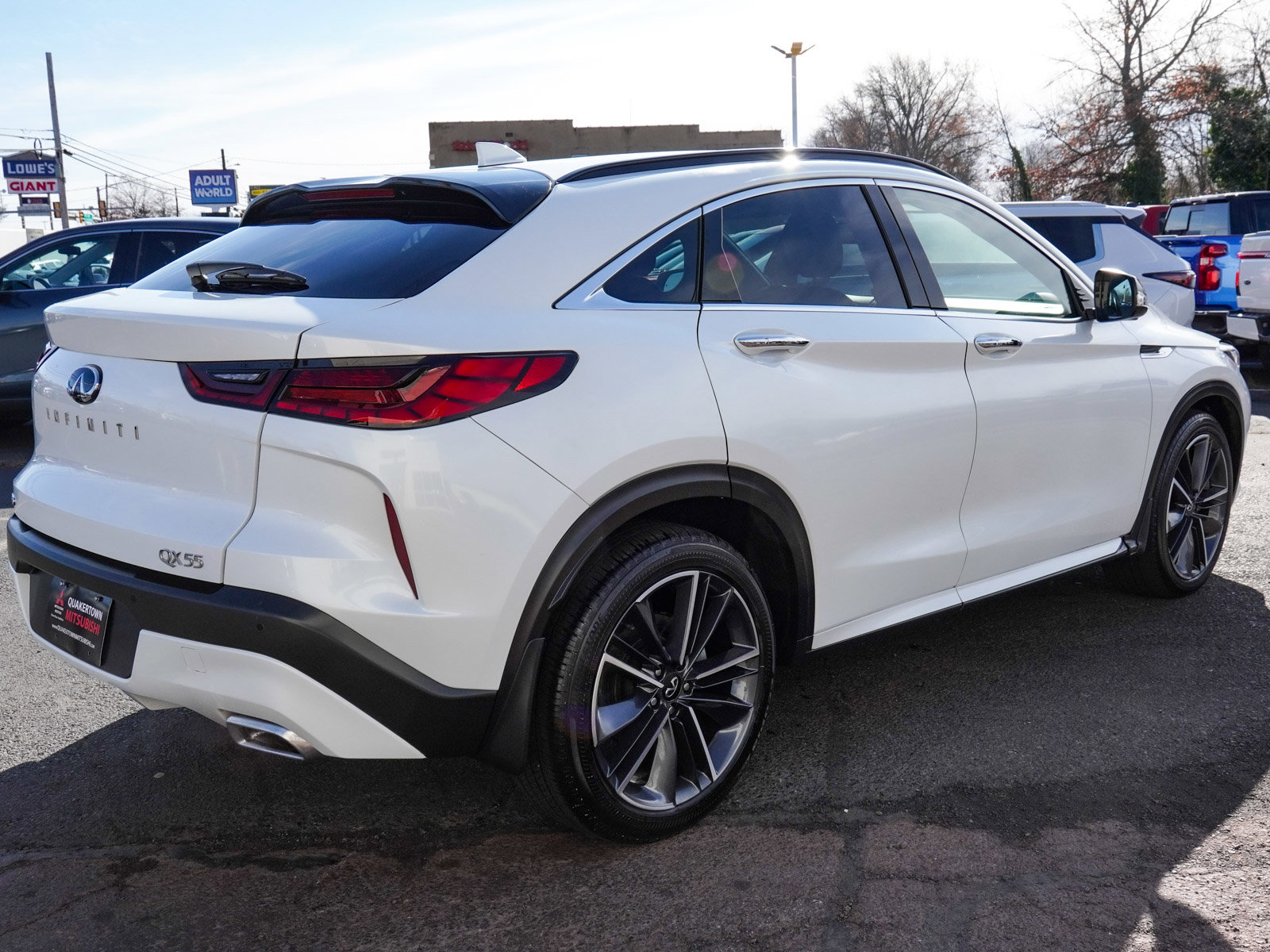 Used 2023 INFINITI QX55 Essential image 5