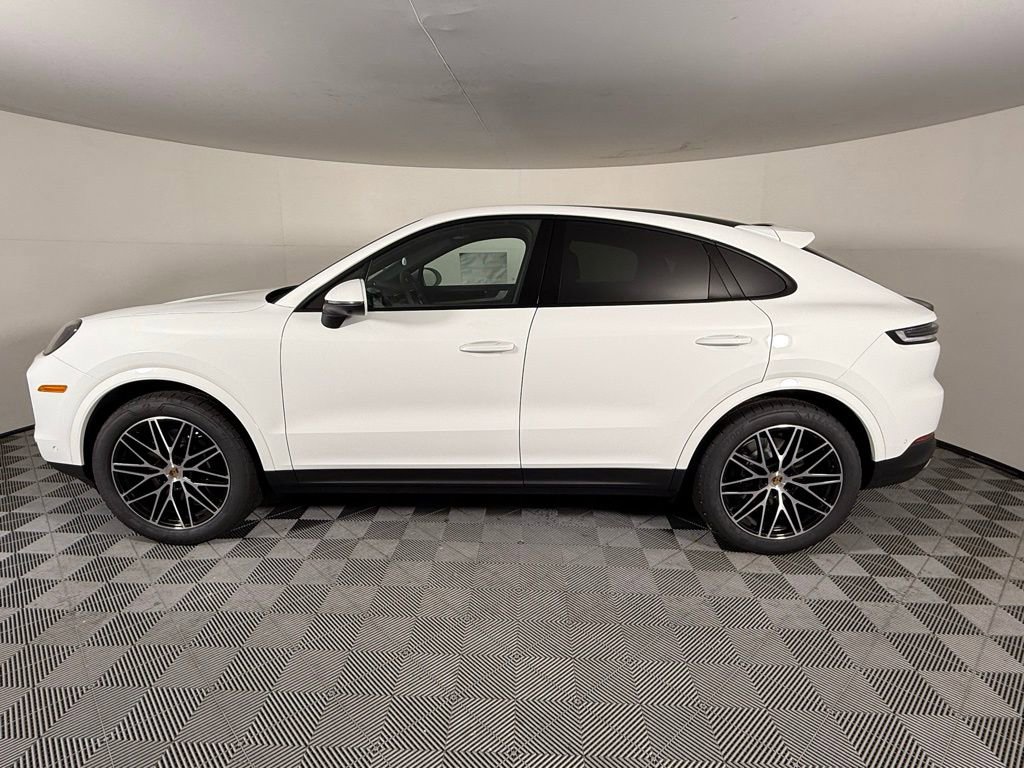 Certified 2025 Porsche Cayenne Coupe image 2