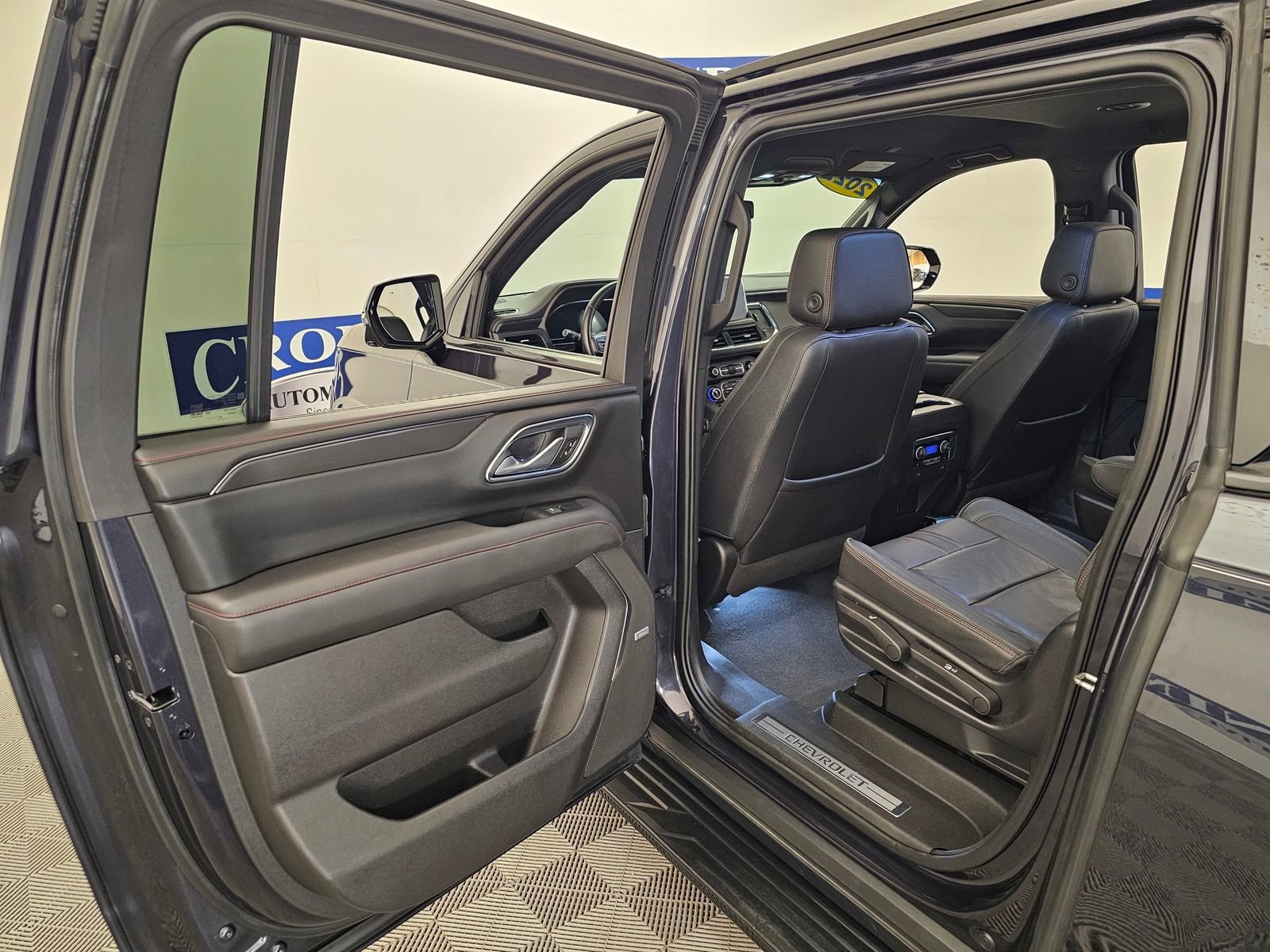Used 2022 Chevrolet Suburban RST w/ Sport Performance Package AWD/4WD image 33