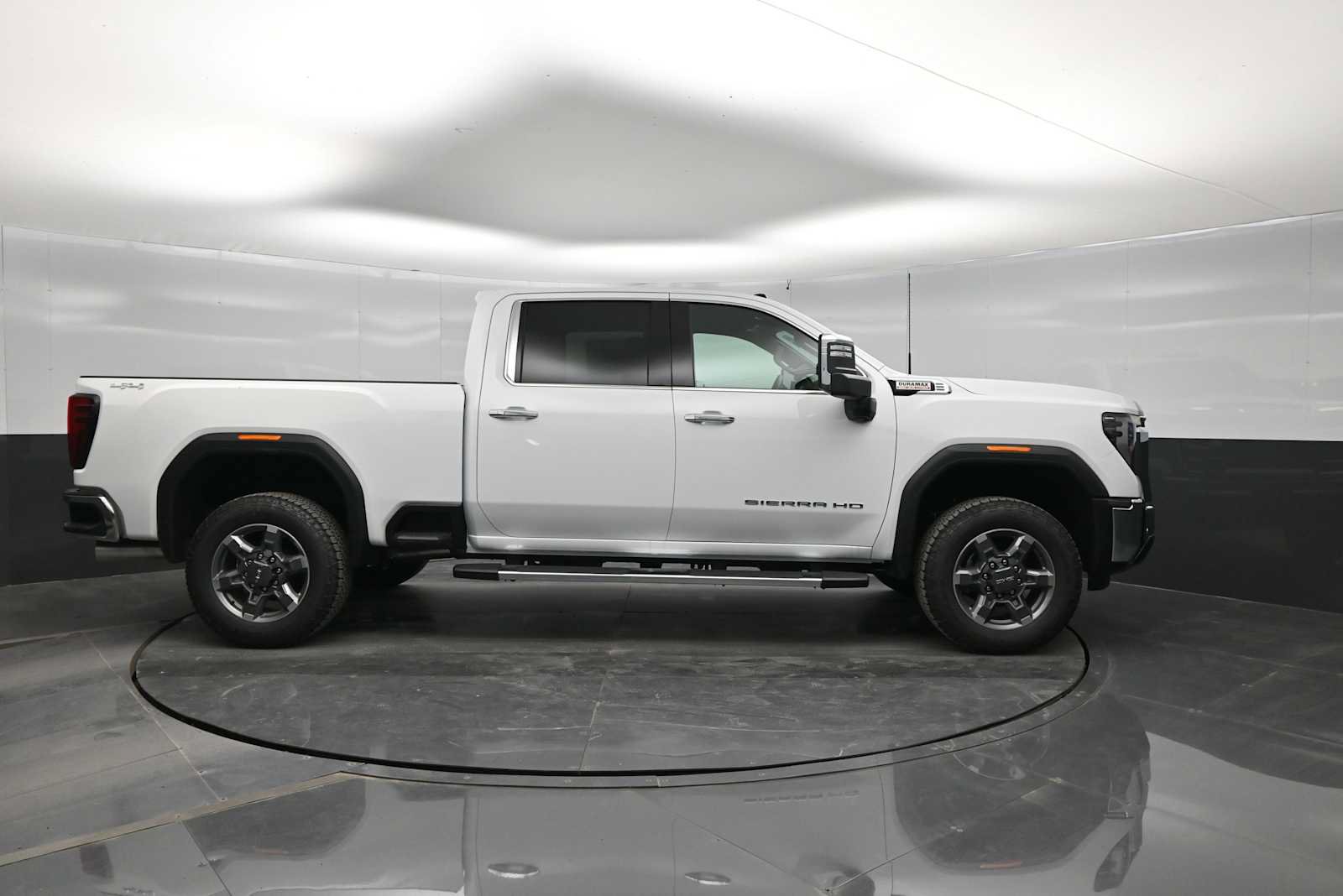 New 2026 GMC Sierra 2500 SLT w/ SLT Premium Package AWD/4WD image 9