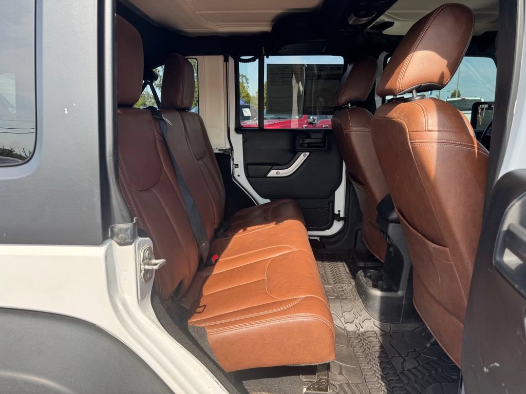 Used 2017 Jeep Wrangler Unlimited Rubicon w/ Cold Weather Group AWD/4WD image 18