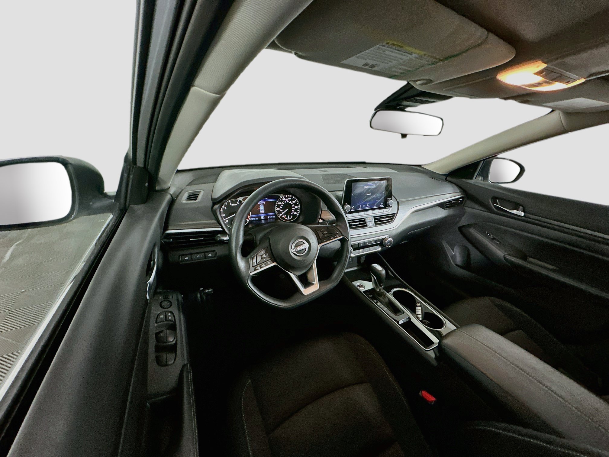 Used 2024 Nissan Altima 2.5 SV FWD image 18