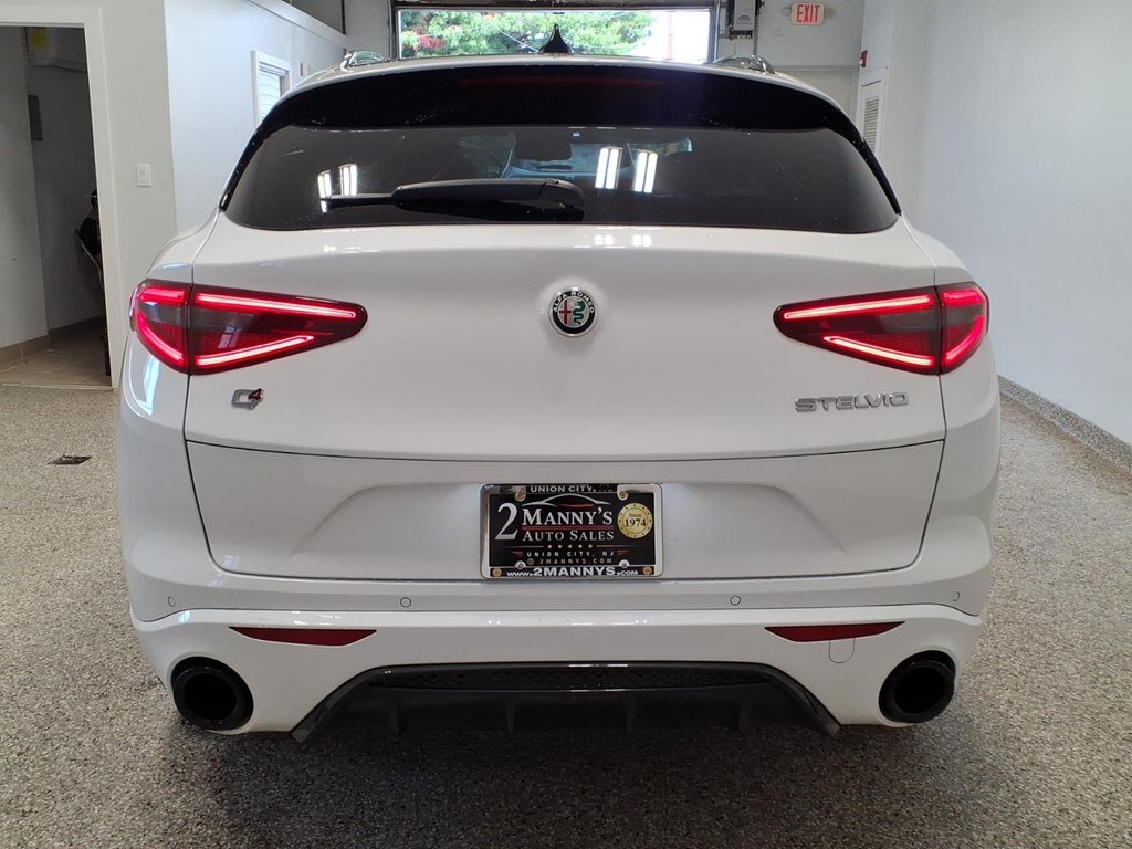 Used 2023 Alfa Romeo Stelvio Veloce AWD/4WD image 5