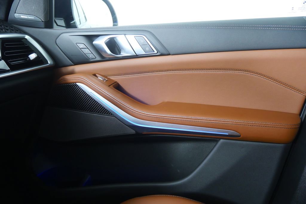 Certified 2025 BMW X7 M60i image 32
