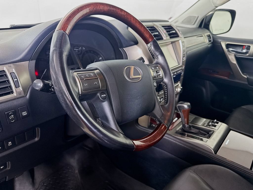 Used 2016 Lexus GX 460 w/ Premium Package AWD/4WD image 10