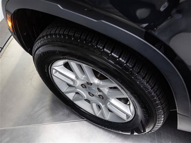 Used 2023 Land Rover Defender 90 S AWD/4WD image 14
