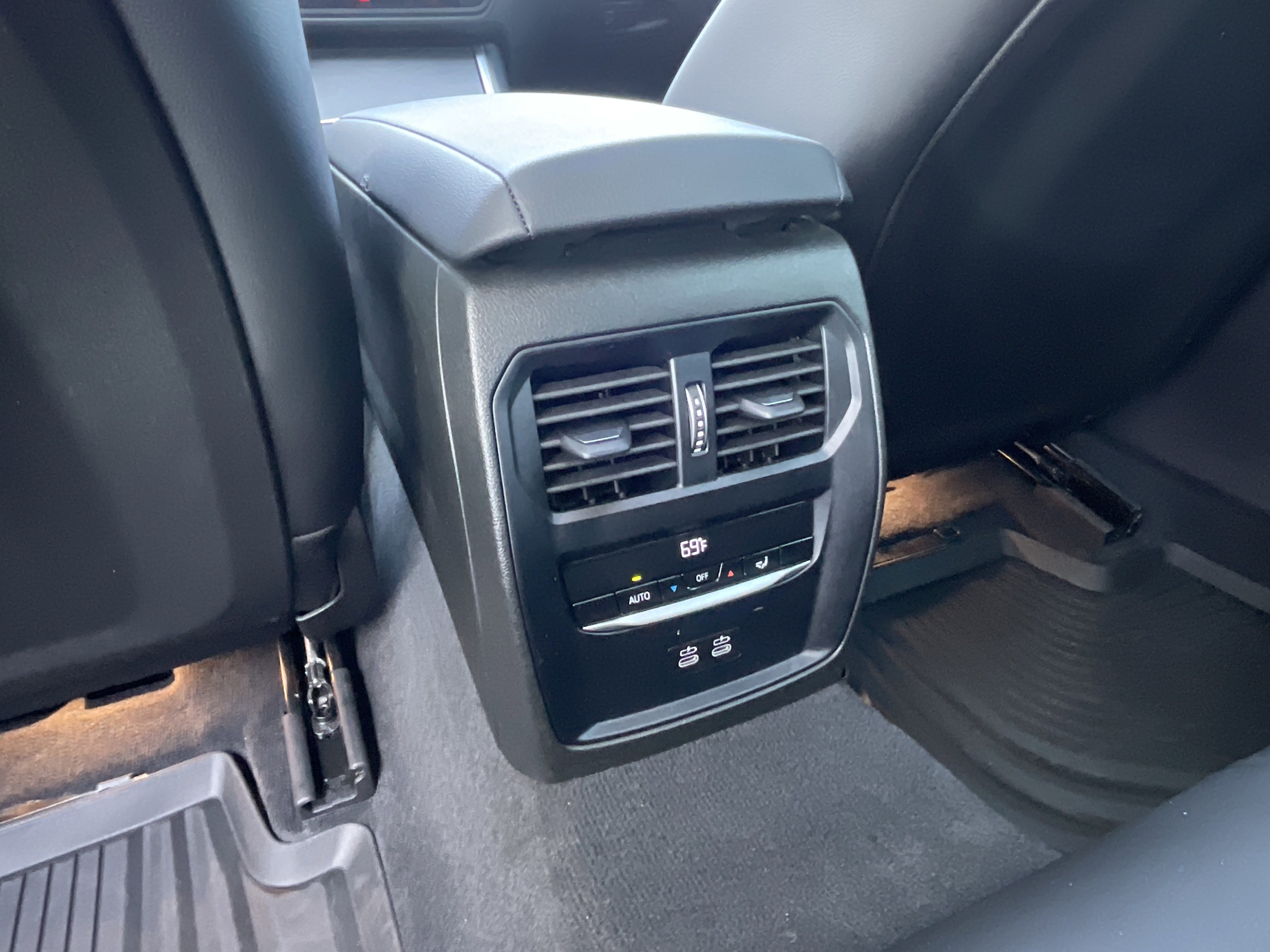 Certified 2024 BMW 330i Sedan w/ Premium Package image 24