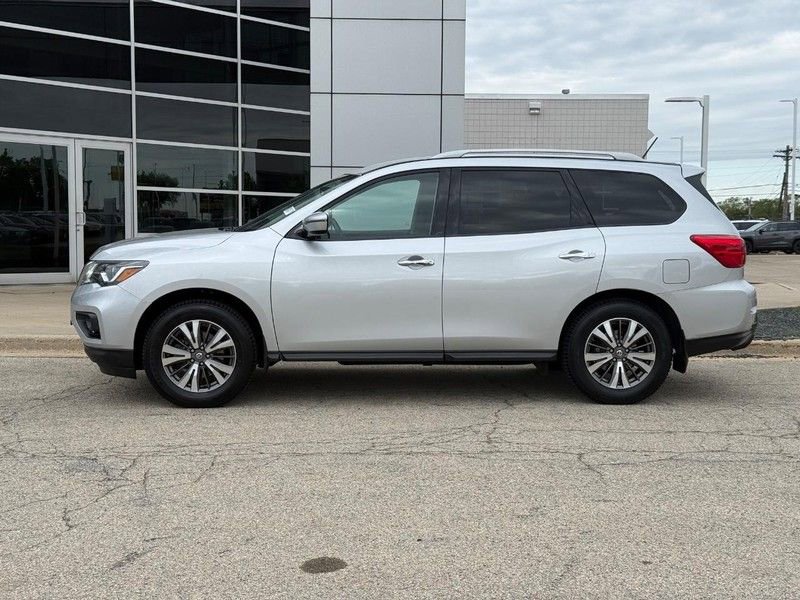 Used 2017 Nissan Pathfinder SV w/ Trailer Tow Package AWD/4WD image 6