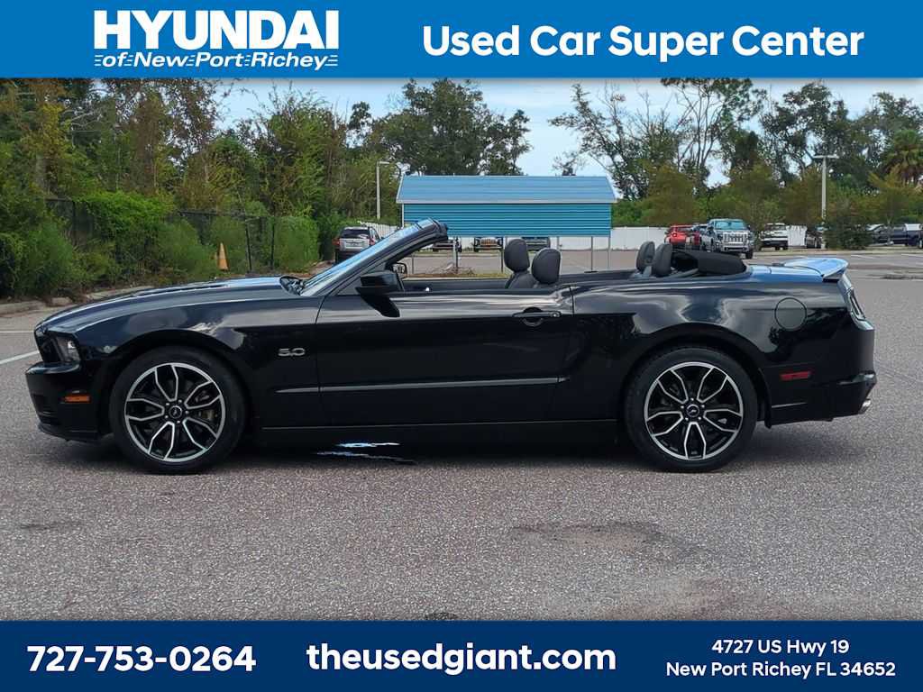 Used 2013 Ford Mustang GT Premium w/ Security Pkg RWD image 2