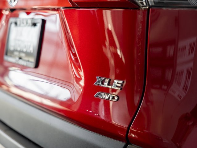 Used 2021 Toyota RAV4 XLE image 8