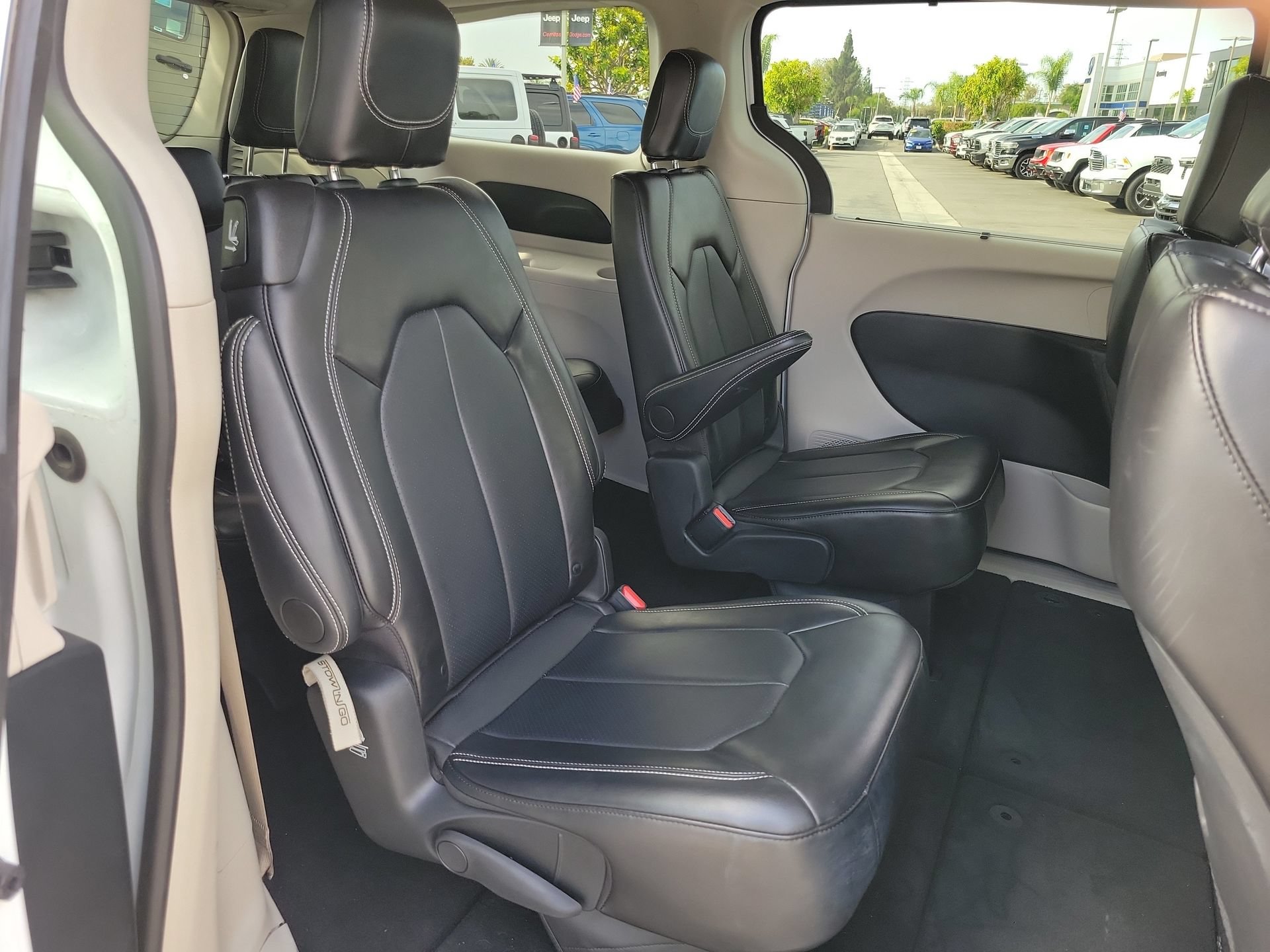 Certified 2024 Chrysler Pacifica Touring-L FWD image 21