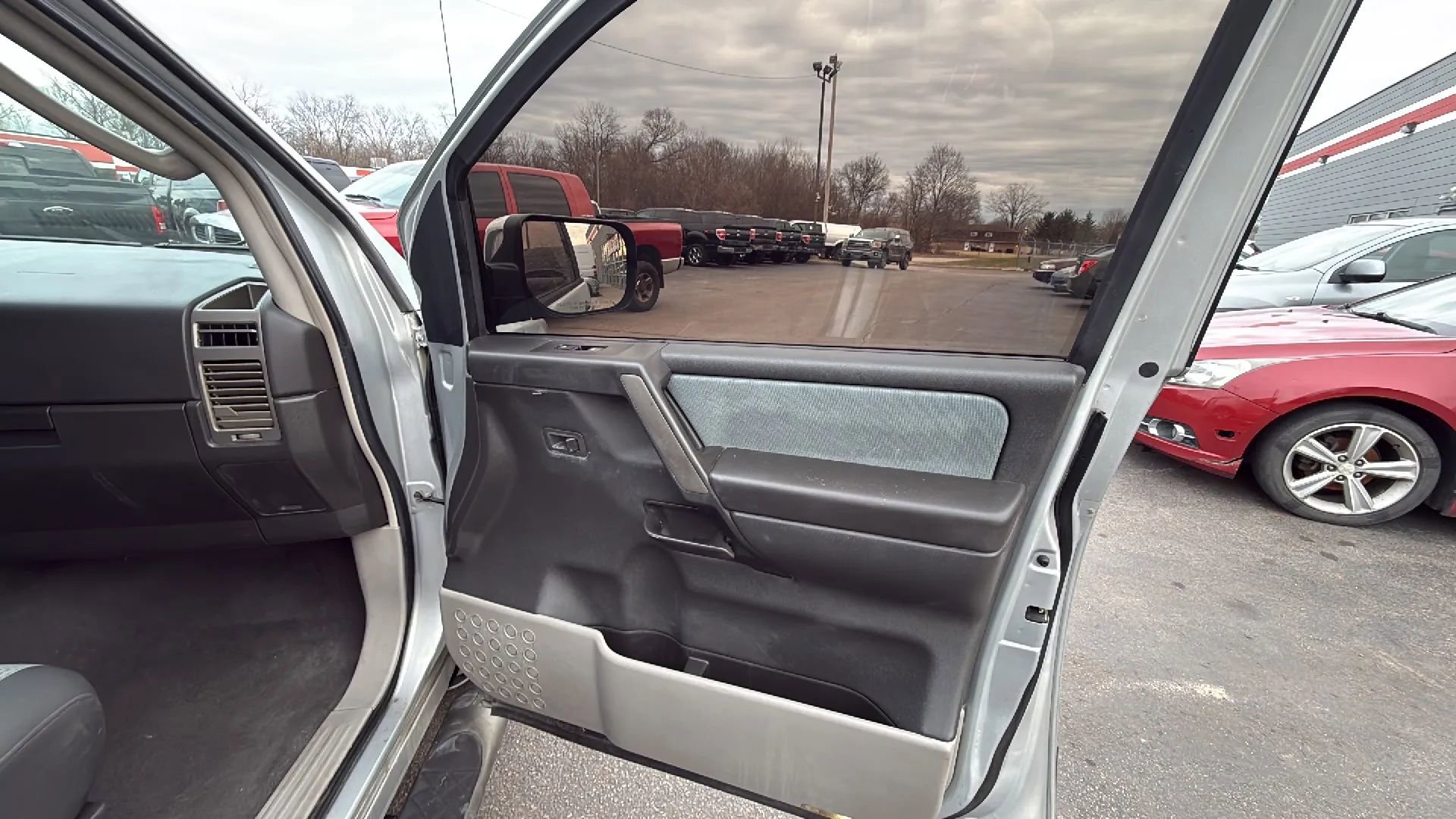 Used 2004 Nissan Titan SE w/ (Bed) Utility Bed Pkg image 14