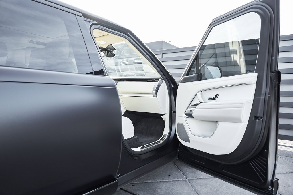 Used 2024 Land Rover Range Rover SV image 25