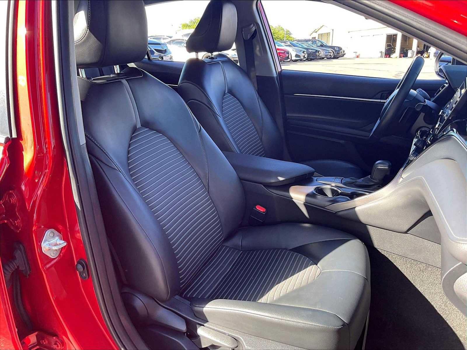 Used 2023 Toyota Camry SE FWD image 10