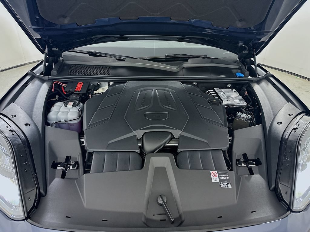 Certified 2026 Porsche Cayenne AWD/4WD image 31