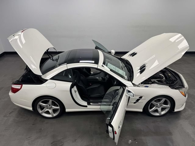 Used 2016 Mercedes-Benz SL 550 w/ Driver Assistance Package image 14
