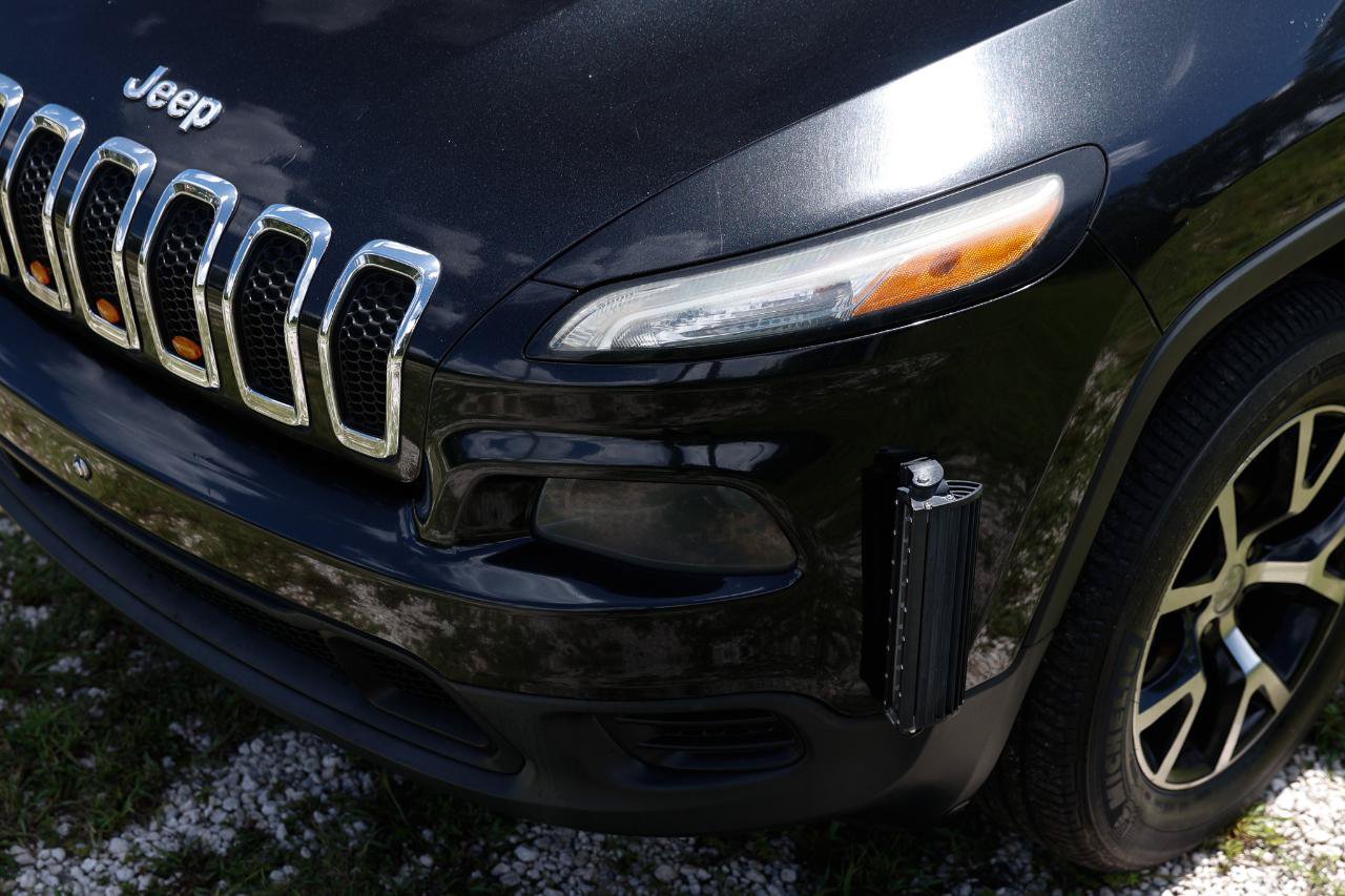 Used 2014 Jeep Cherokee Sport FWD image 24
