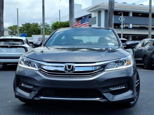 Used 2017 Honda Accord Sport image 2