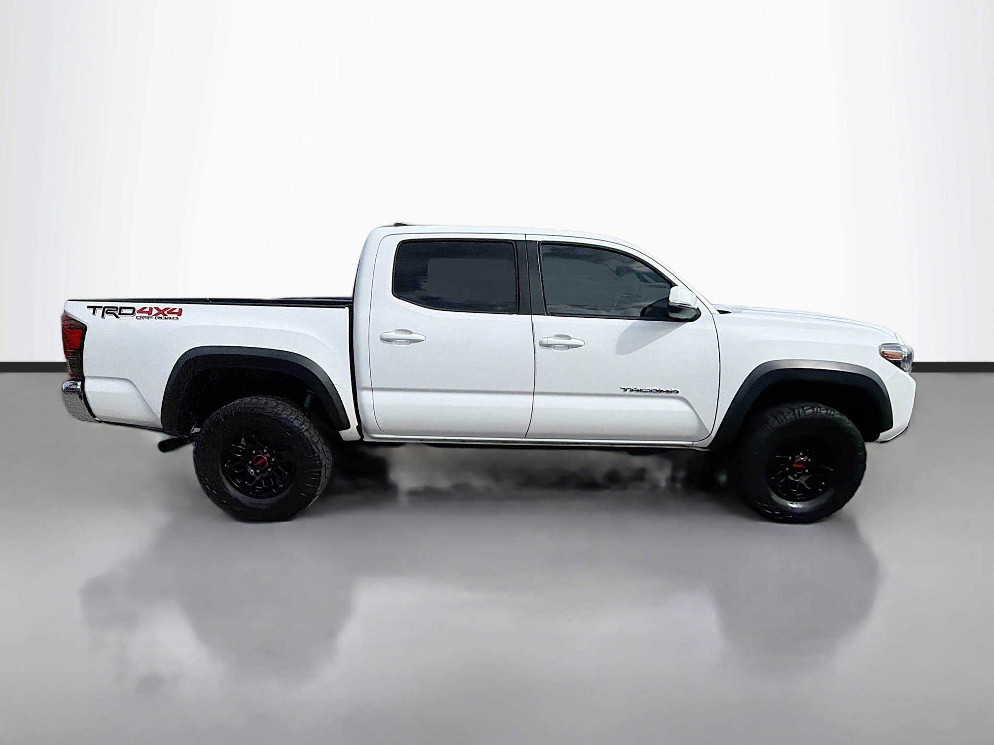 Used 2019 Toyota Tacoma TRD Off-Road AWD/4WD image 3