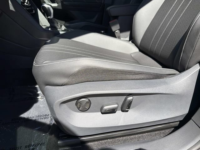 Certified 2023 Volkswagen Tiguan SE FWD image 14