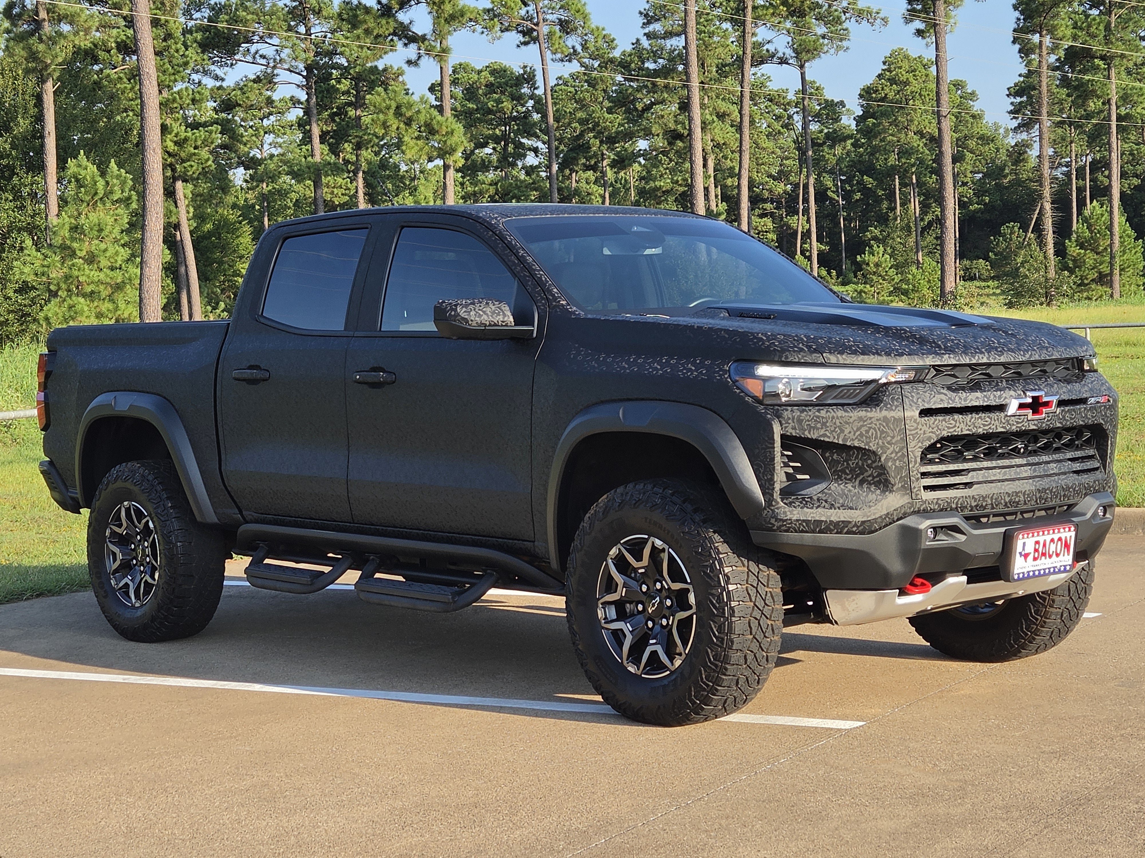 Used 2026 Chevrolet Colorado ZR2 w/ Technology Package AWD/4WD image 3