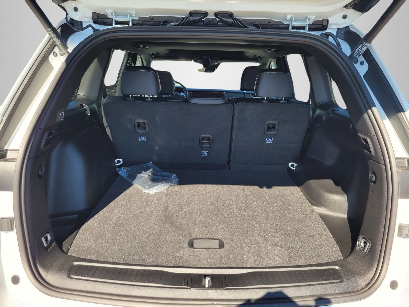 New 2025 Jeep Grand Cherokee Altitude image 7