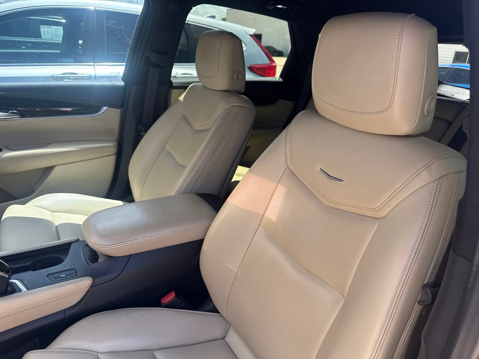 Used 2017 Cadillac XT5 FWD w/ LPO, Wheel Lock Package image 10