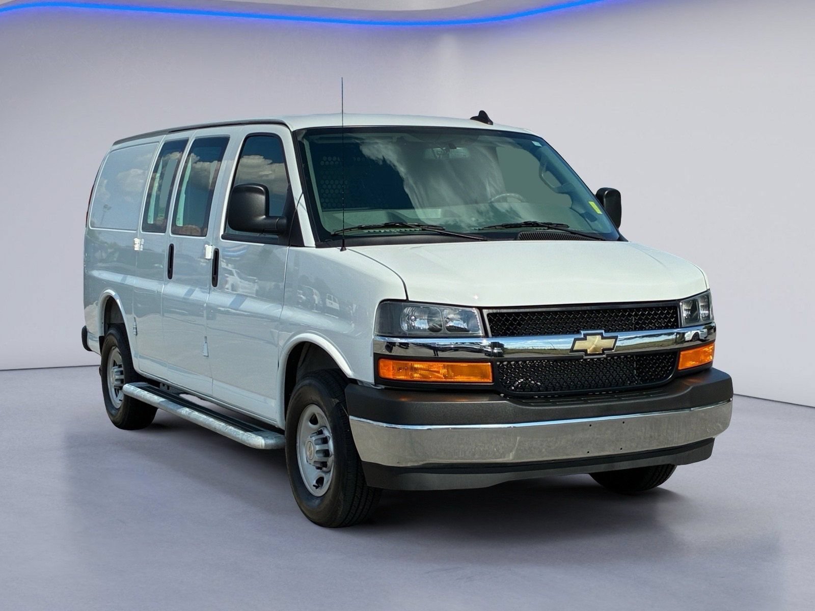 Used 2025 Chevrolet Express 2500 w/ Driver Convenience Package RWD image 9