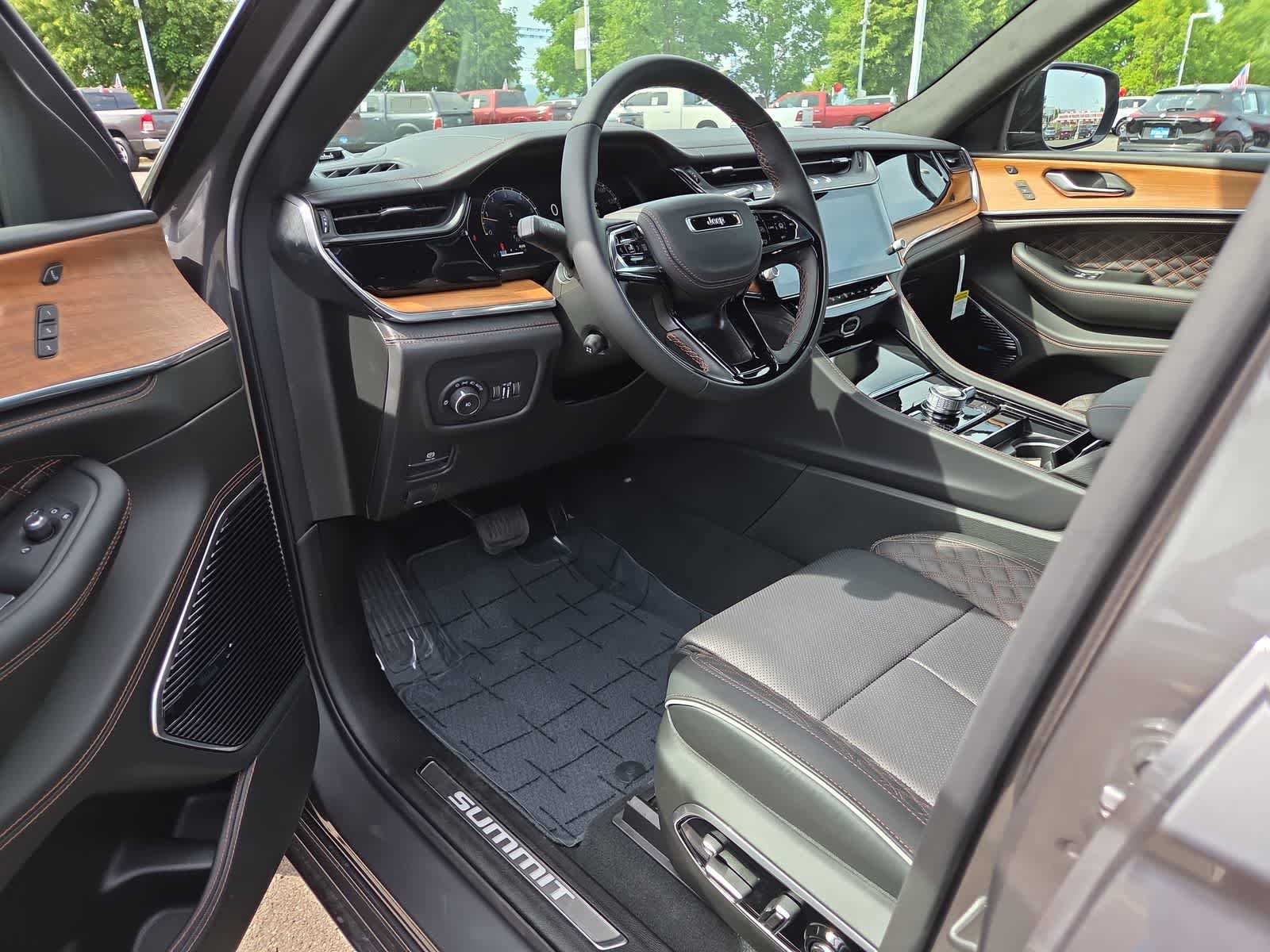 New 2026 Jeep Grand Cherokee Summit AWD/4WD image 10