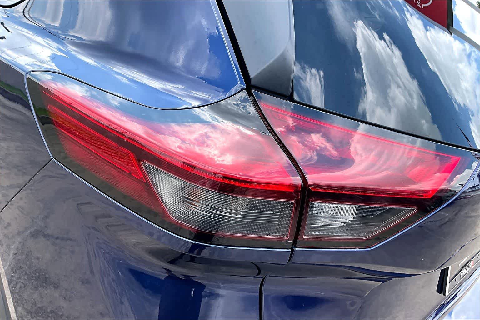 Used 2025 Nissan Rogue SV FWD image 27