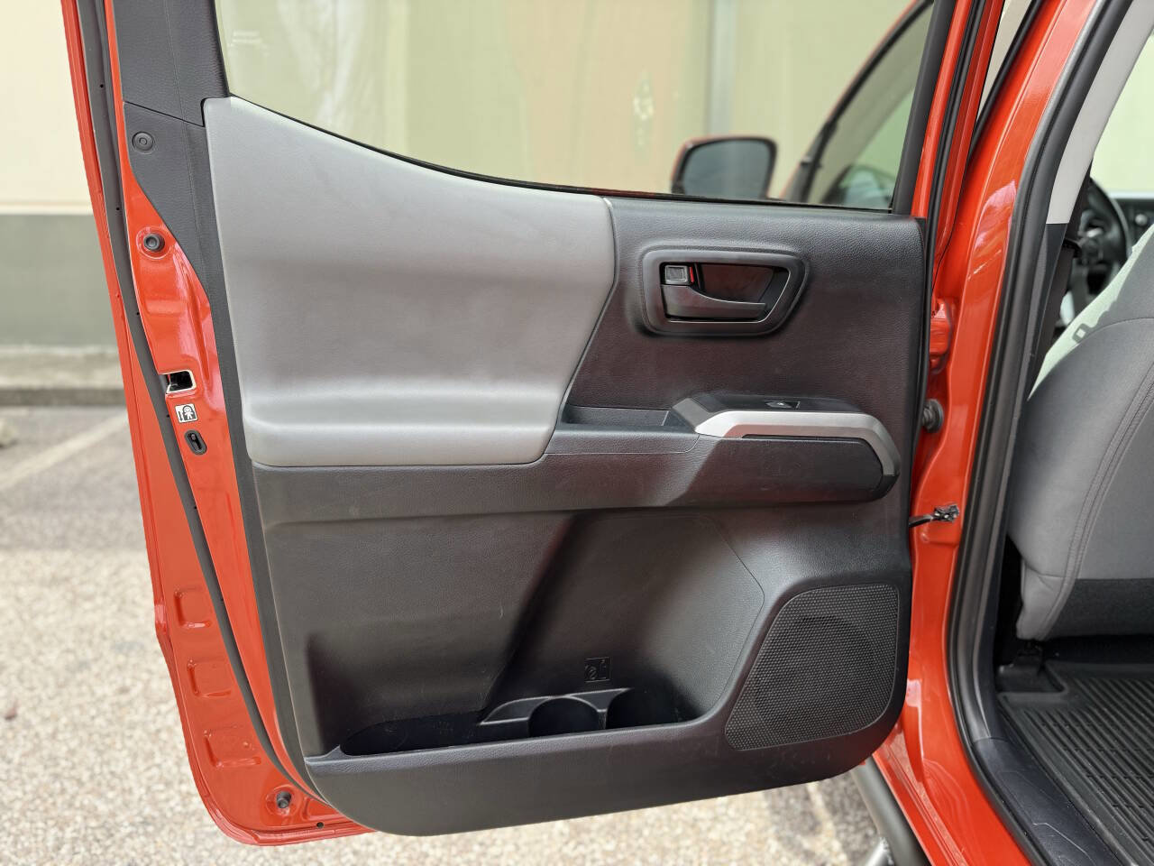 Used 2017 Toyota Tacoma SR5 image 20