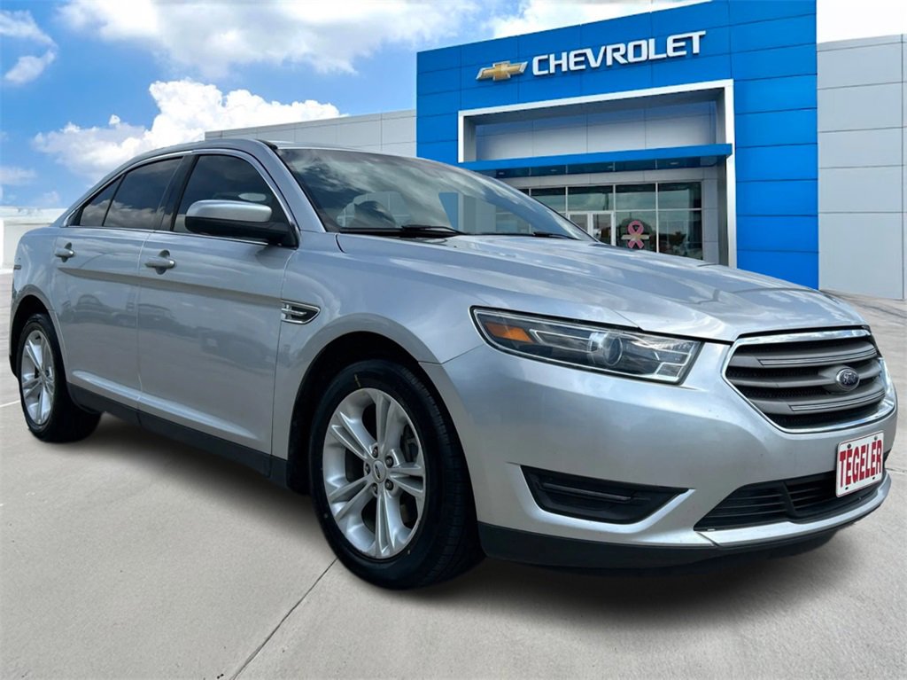 Used 2018 Ford Taurus SEL image 3