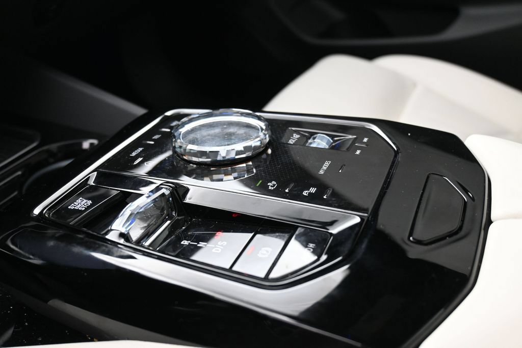 Used 2026 BMW 530i xDrive w/ Executive Package AWD/4WD image 19