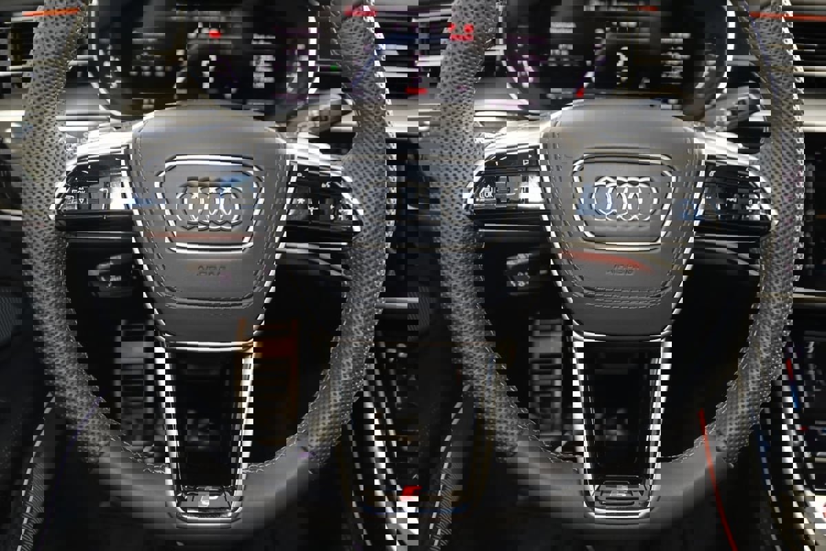 Used 2025 Audi S8 image 73