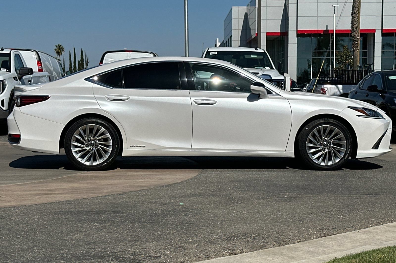 Used 2019 Lexus ES 300h w/ Accessory Package 2 FWD image 3
