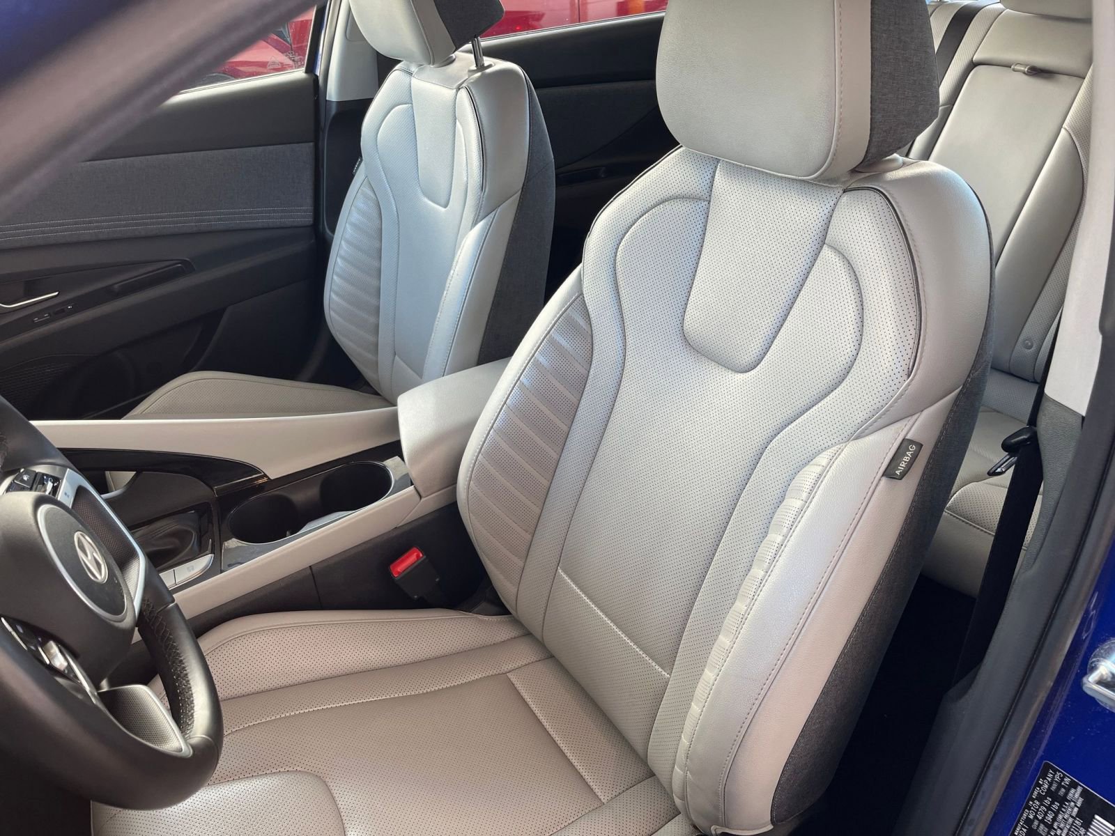 Used 2025 Hyundai Elantra Limited image 36