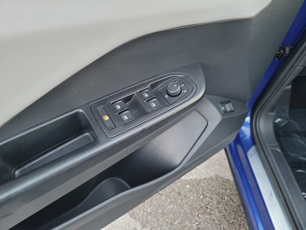 Certified 2023 Volkswagen Taos SE image 16