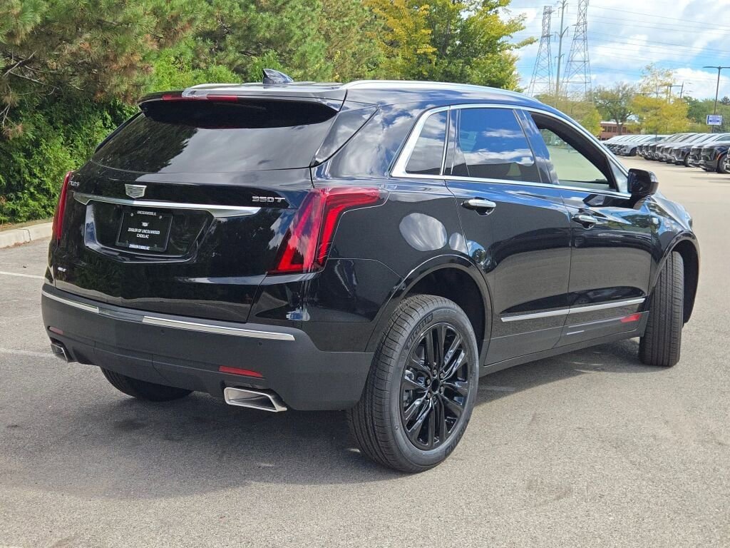 New 2025 Cadillac XT5 Luxury w/ LPO, Red Accent Package image 11